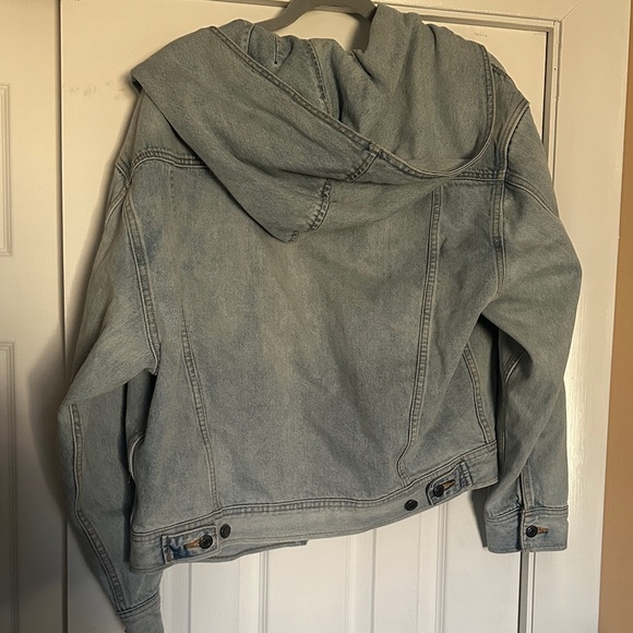 GAPxBeis Light Blue Denim Jacket - Picture 3 of 3